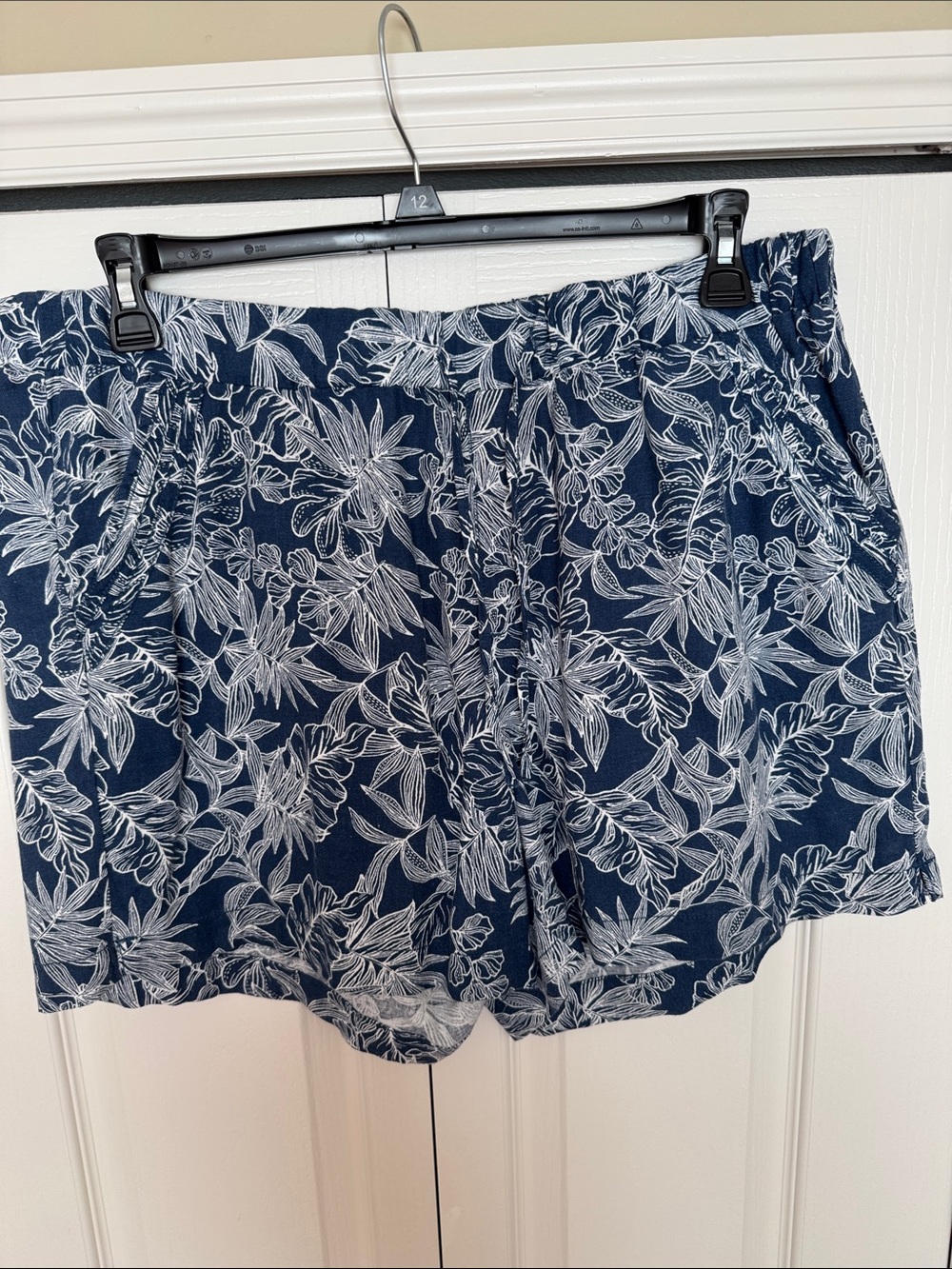 Briggs New York Navy and White Floral High-Waist Pull-On Shorts